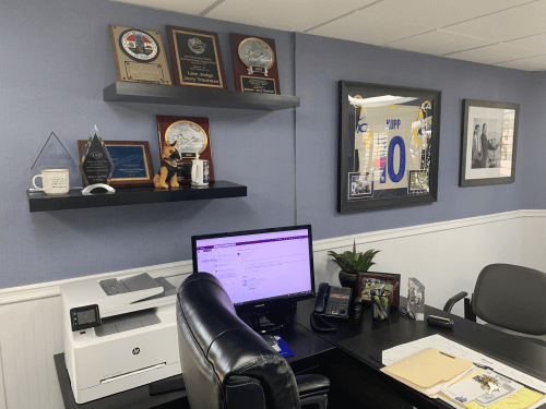 Kenny's Auto Service office interior